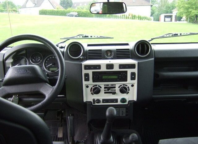 2010 Land Rover Defender 110 Fire and Ice Station full